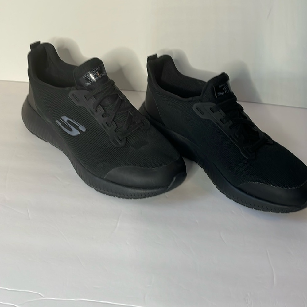 Skechers Women's  Size 9  Work  Shoes  Slip Resistant  Food Service Shoe